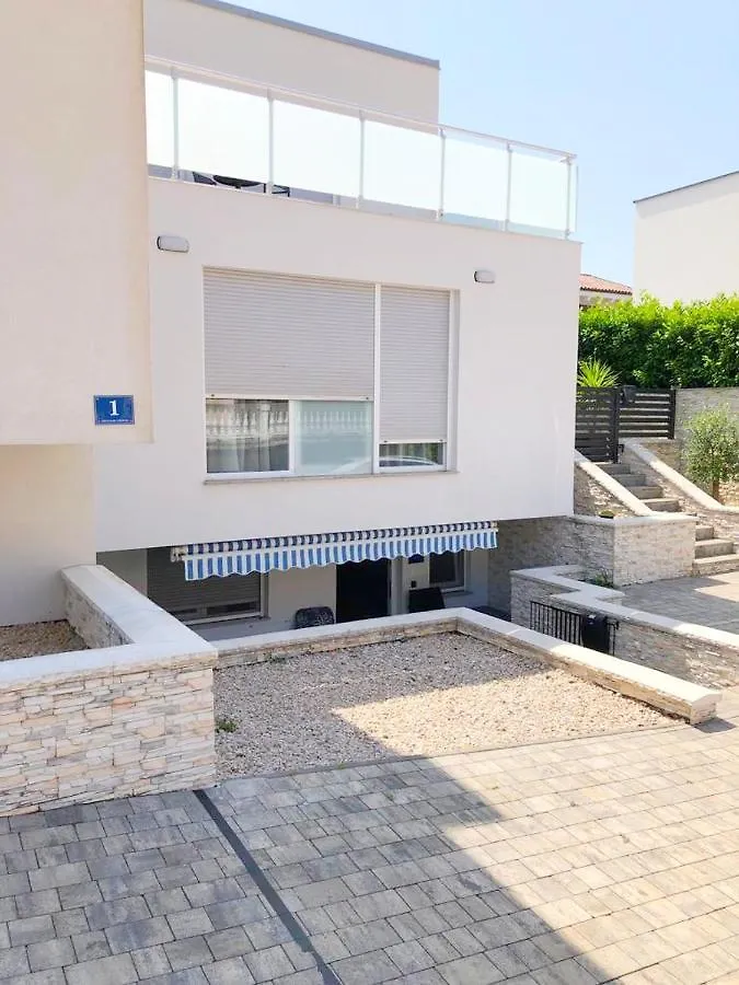 Apartment Erin Malinska 0*,  Croatia